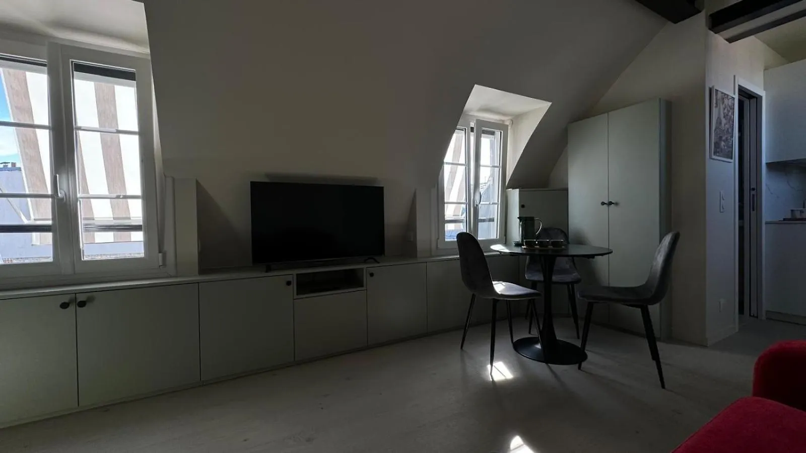 Lägenhet Charmant Studio Renove Avec Vue Sur Les Toits De Paris 7E Arrondissement